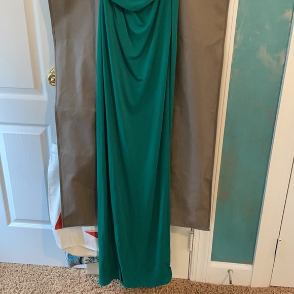 BCBG Maxazria Emerald Green One Shoulder Gown - Picture 3 of 3